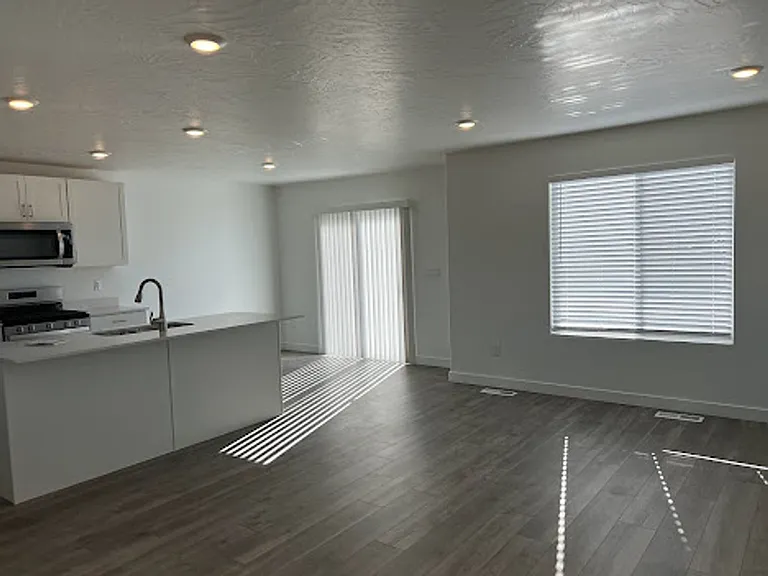 2943 W Ezra Dr — Photo 4