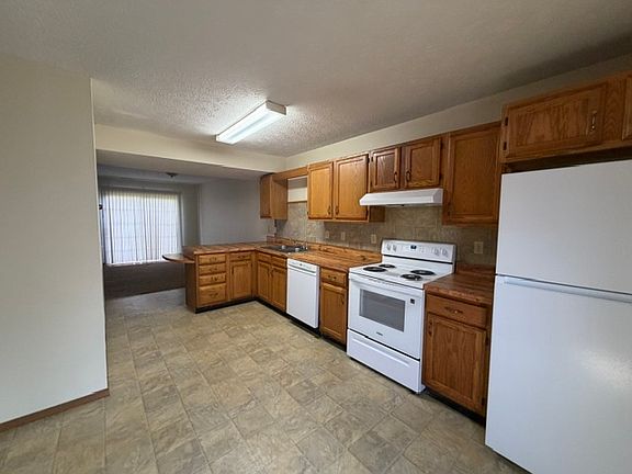 3rd image of 21-45 Carriage Way #25