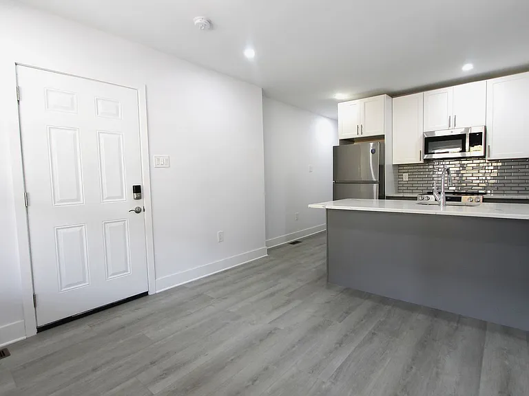 103 E Coulter St — Photo 9