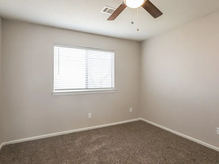 657 Edgewood Dr — Photo 14