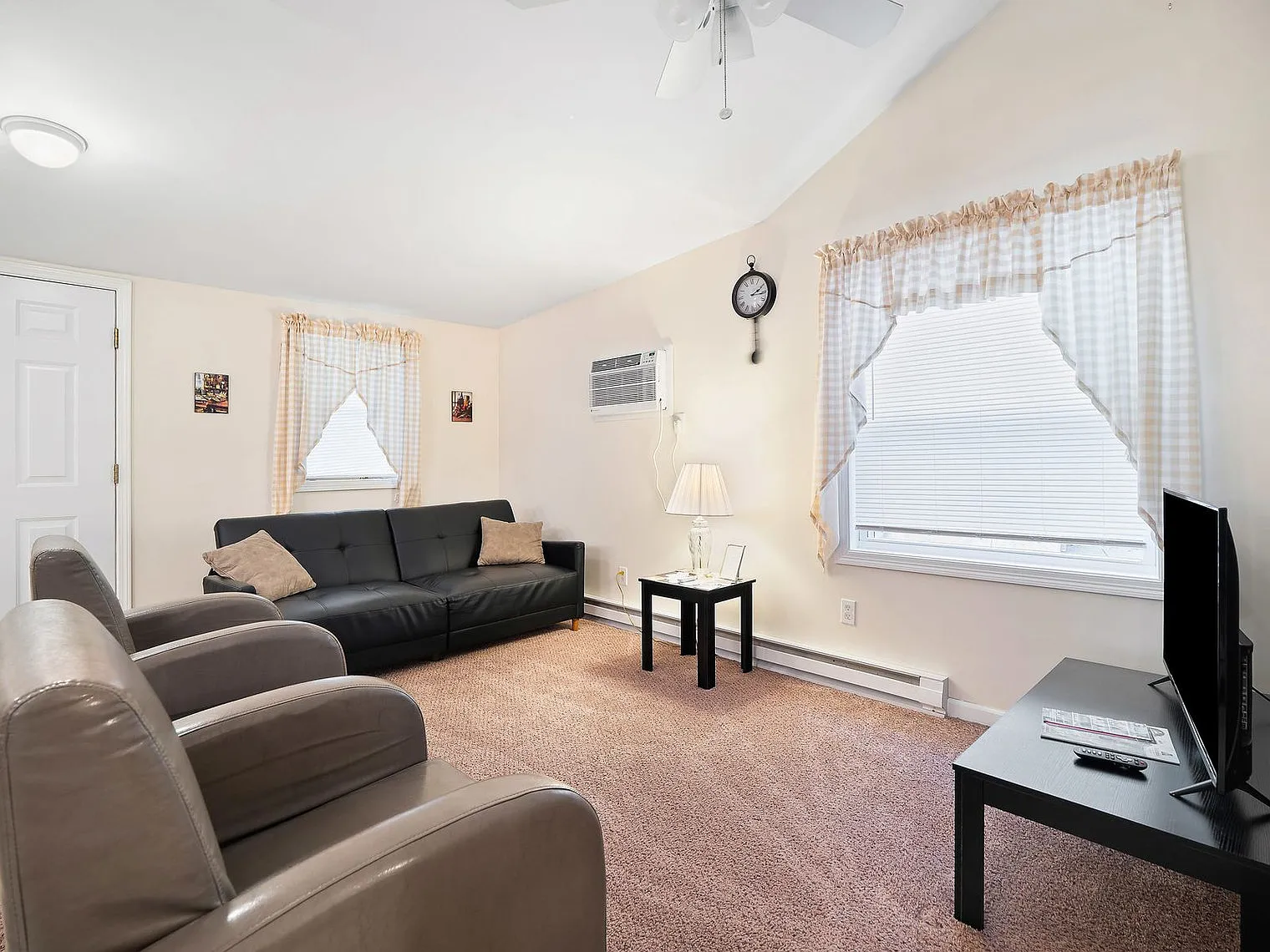 2 bed, 1.0 bath, 441 sqft, $2,320 — Photo 3