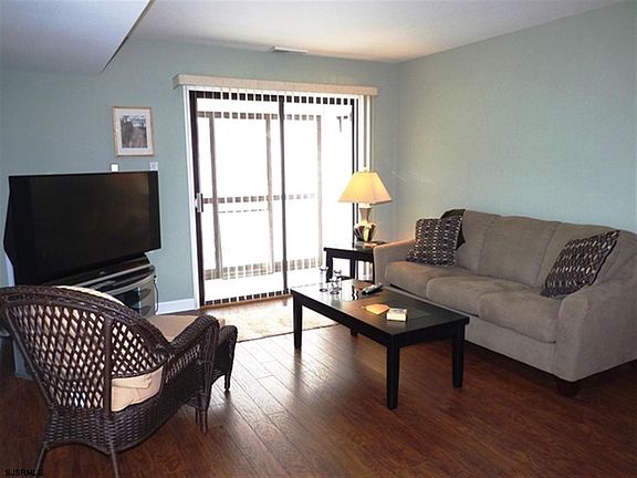 3rd image of 4322 West Ave #17