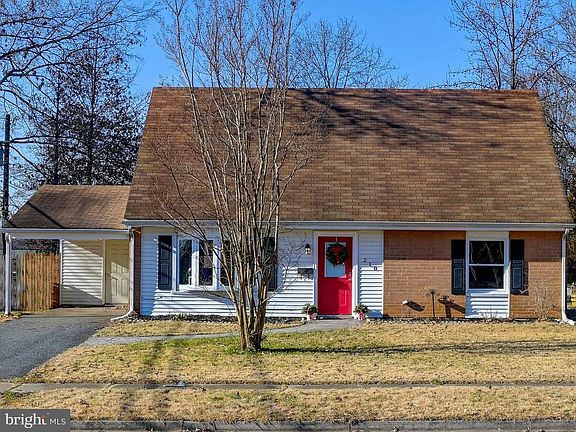 3rd image of 210 Duryea Dr