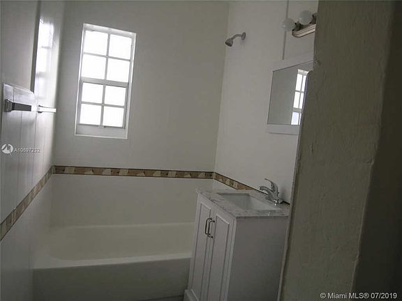 5th image of 12108 NE 5th Ave APT 2