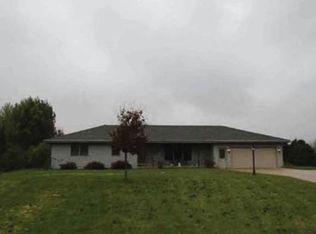 W2016 Summer Hill Dr, Helenville, WI 53137