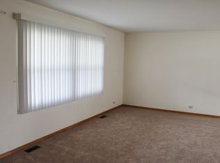 1101 Leicester Rd, Elk Grove Village, IL 60007