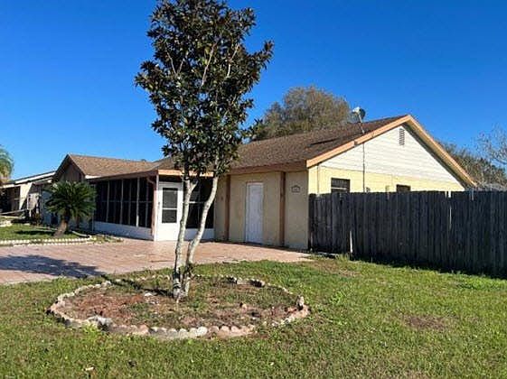 1st image of 828 W Birchwood Cir
