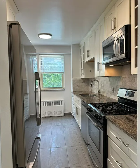 30 Lake St #5F — Photo 1