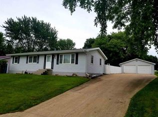 1220 6th Ave NE, Independence, IA 50644