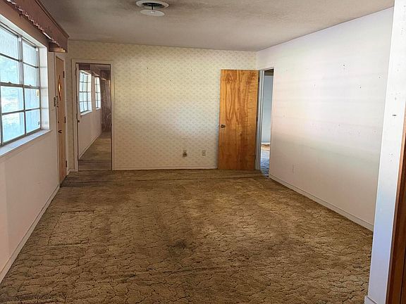 3rd image of 2177 Popps Ferry Rd