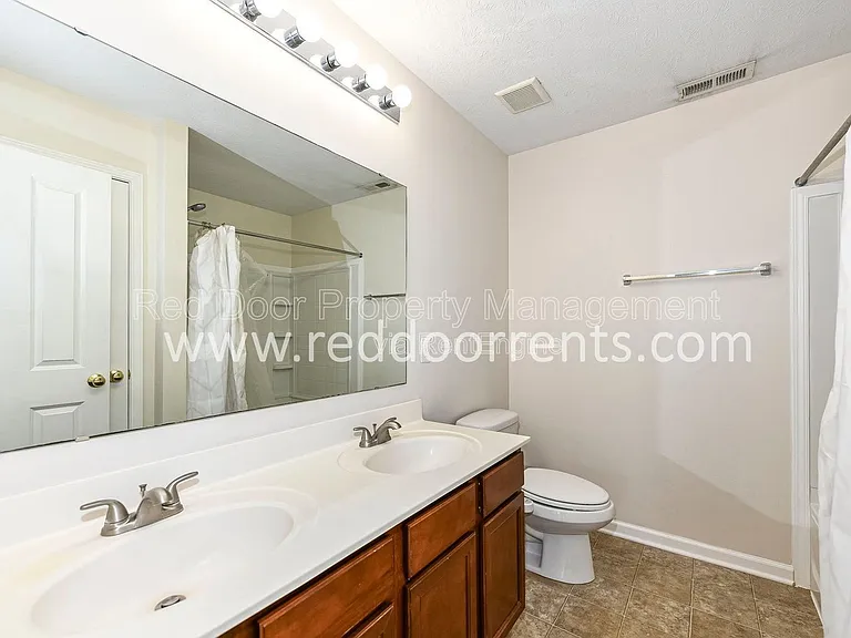 13340 Golden Gate Dr E — Photo 32