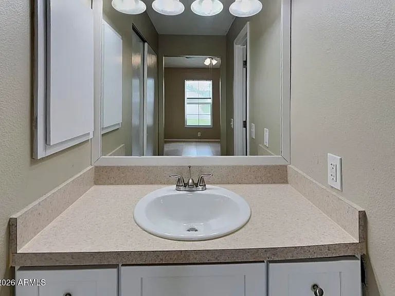 8907 W Roma Ave — Photo 9
