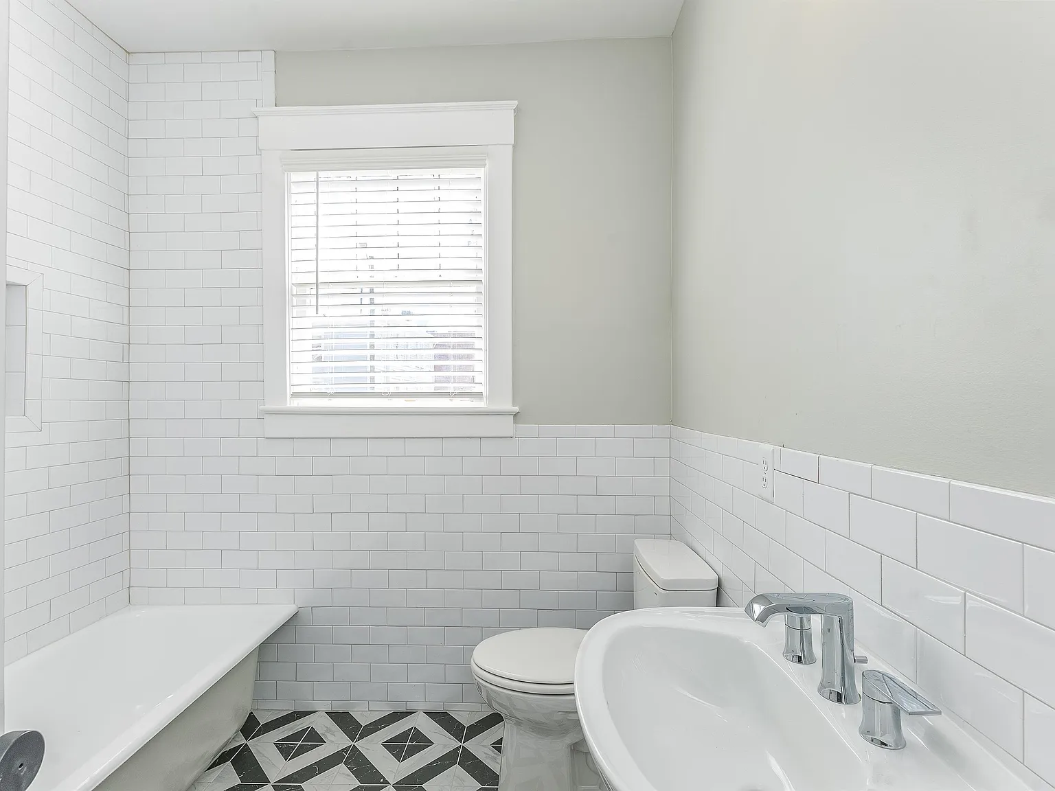 114 West Anderson Street - B — Photo 4
