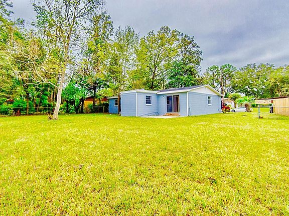 3rd image of 827 Green Knoll Dr