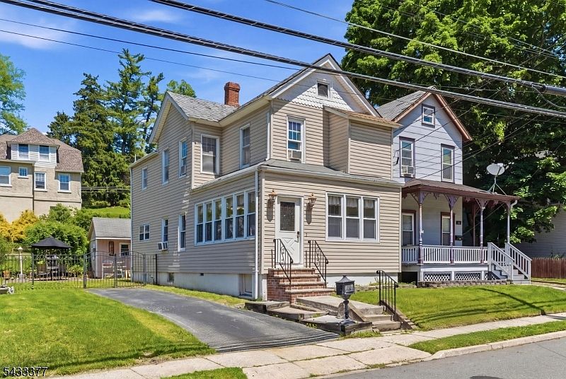 1st image of 88 1/2 Madison St