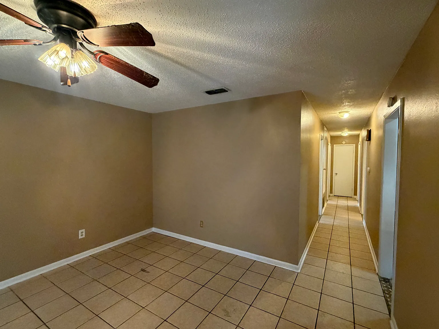4 bed, 1.5 bath, 1263 sqft, $1,400 — Photo 4