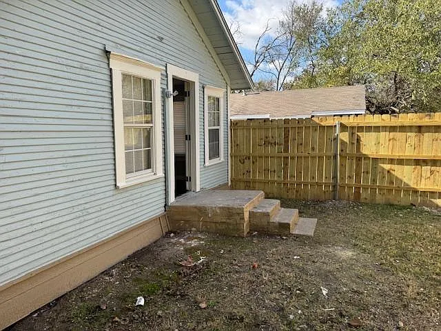 604 N Neal St — Photo 4