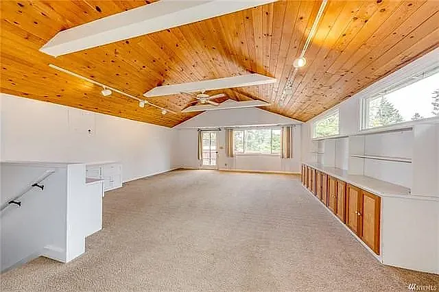 Spacious Family Room