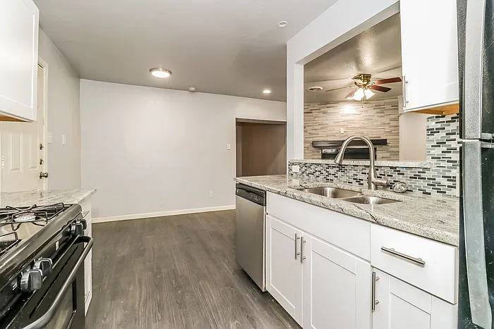 5601 Oak Grove Rd — Photo 8