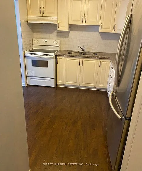 436 Queen St W #2 — Photo 3