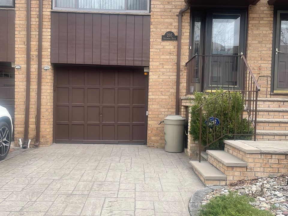 1st image of 205 Grasmere Dr #3