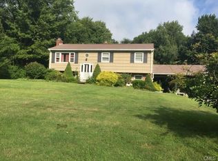 4 Daniels Dr, Danbury, CT 06811