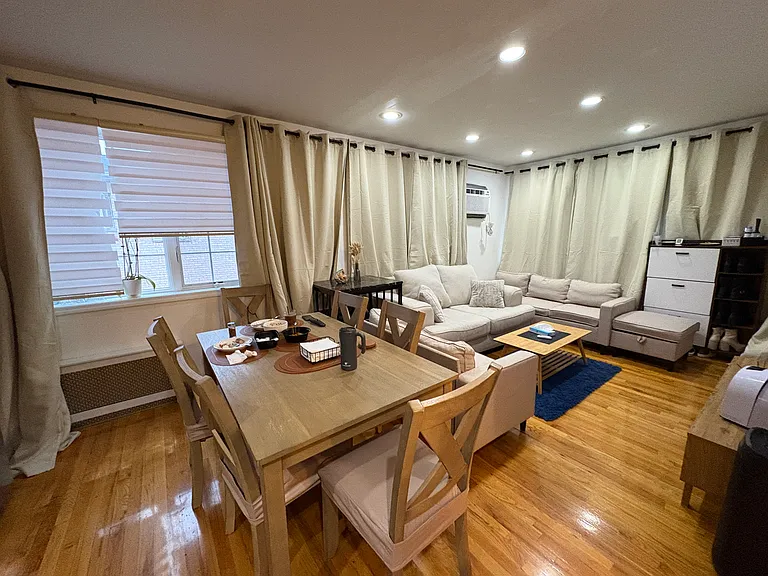 Living Area Open Plan 25' long