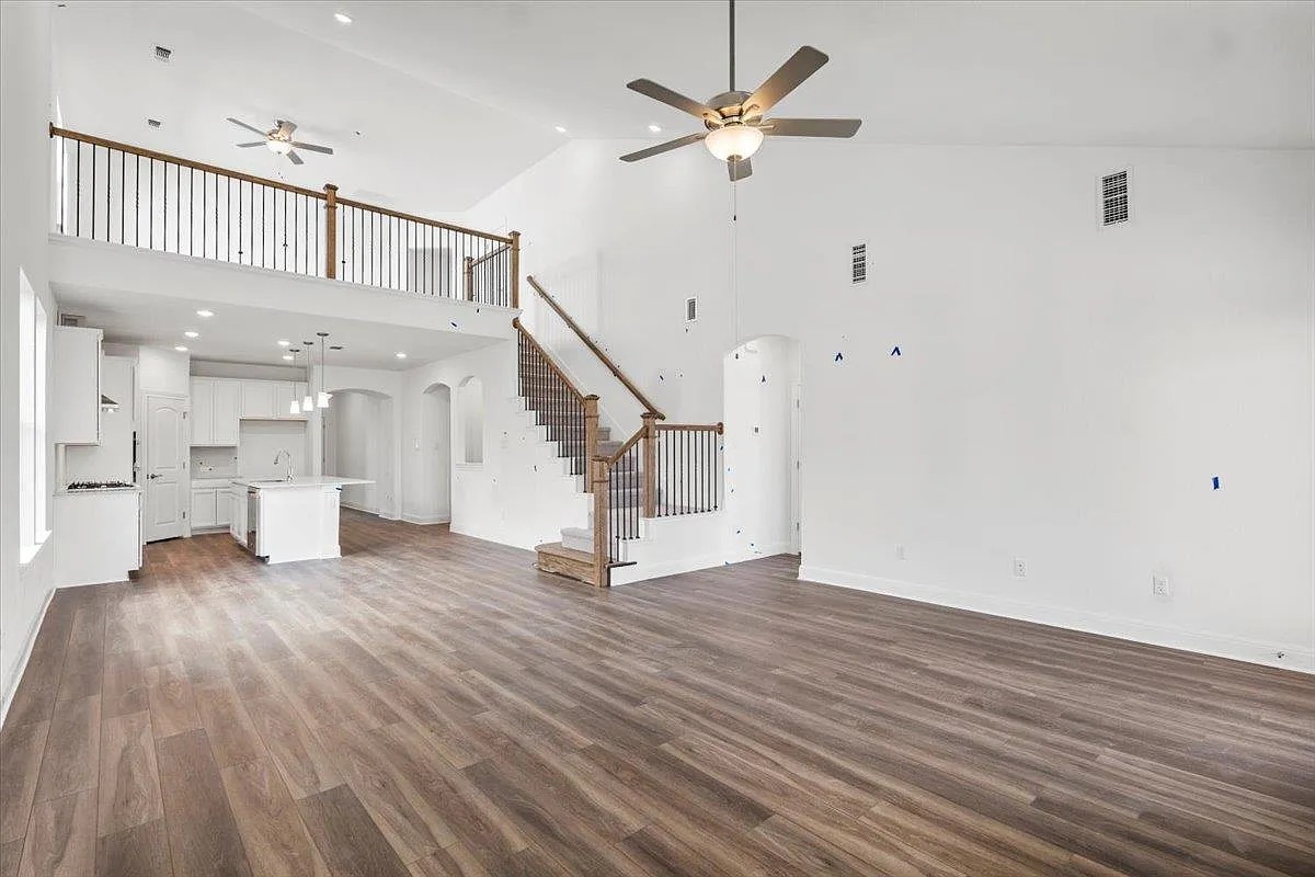 4 bed, 3.5 bath, 2572 sqft, $2,900 — Photo 4