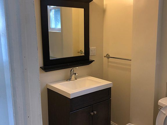5th image of 117 Fair St