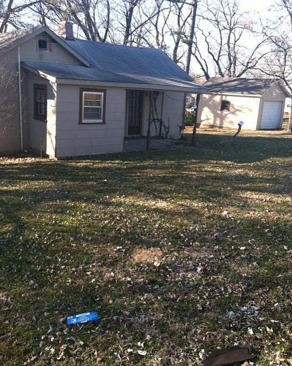 2nd image of 301 S 1st St