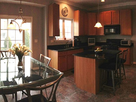 Eat-in Kitchen