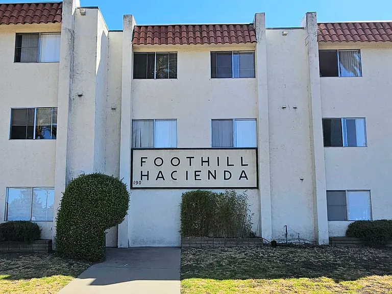 190 California Blvd — Photo 3