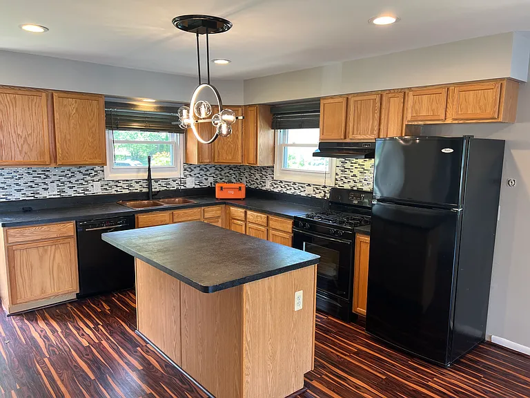 7920 Detroit Blvd — Photo 16