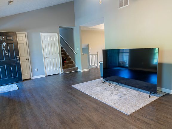 4th image of 412 Streamview Ln