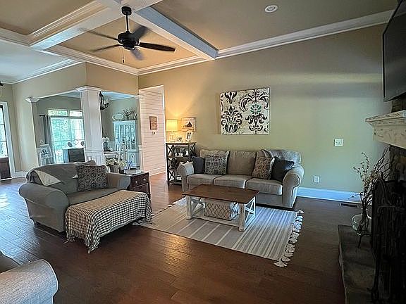 5th image of 550 Lee Road 640