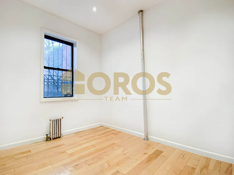 262 E 2nd St #1B — Photo 10