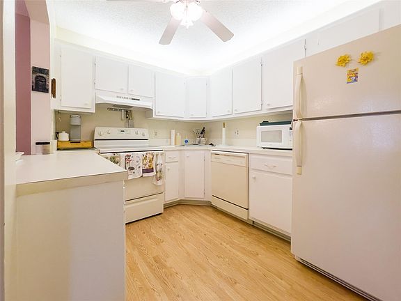 4th image of 311 Knotty Pine Circle #D2