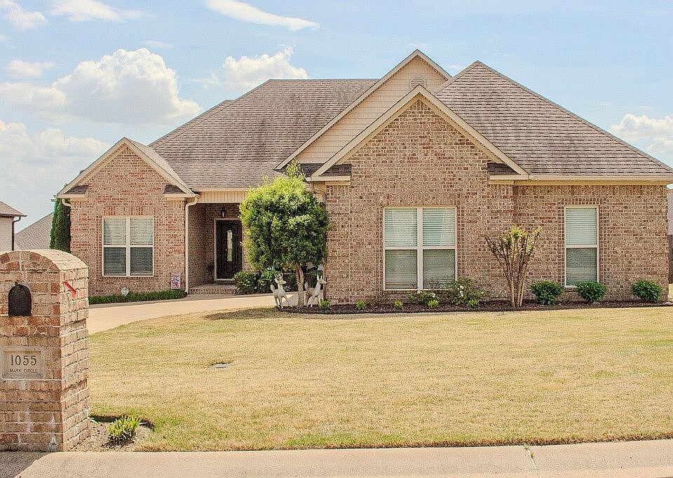 1st image of 1055 Mark Cir