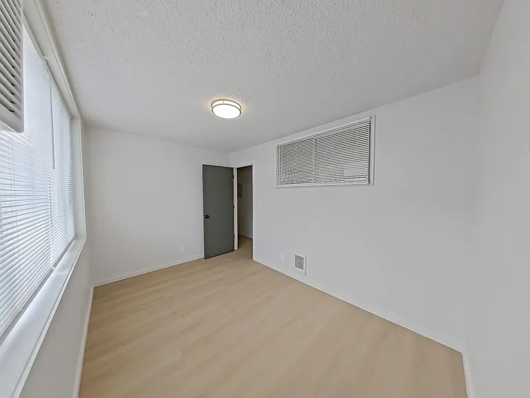 University Manor - Newly Renovated Units just a short walk from Campus! — Photo 26