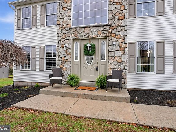 2nd image of 4996 Pepper Ln
