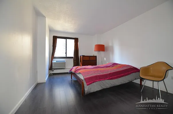 Sold by Manhattan Realty Group | media 5