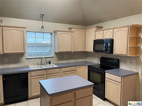 5th image of 2027 Stonehenge Dr