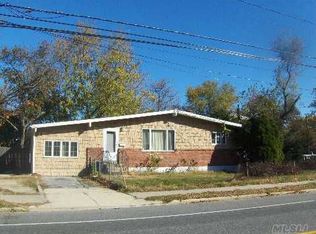 585 Lowell Ave, Central Islip, NY 11722