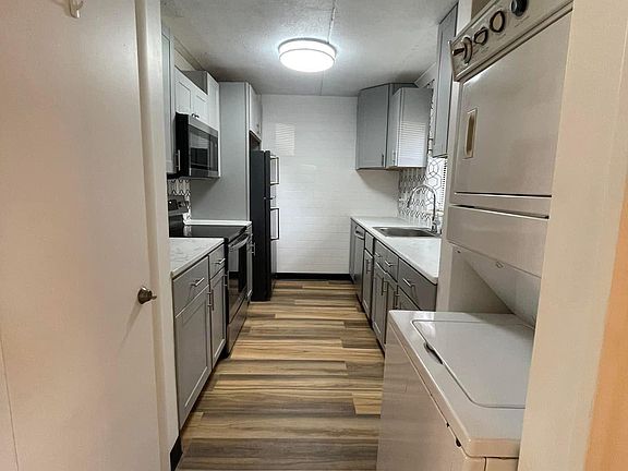 4th image of 415 Canberra Dr
