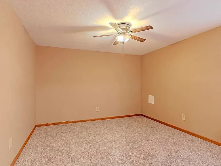 1414 Westwind Dr — Photo 3