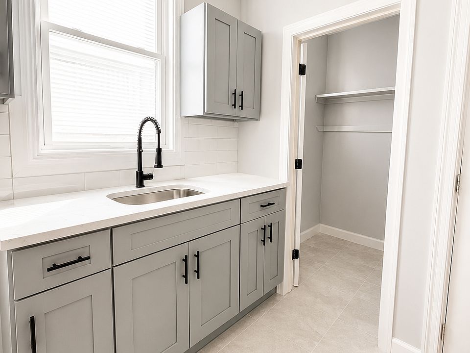 1st image of 29 Baldwin Ave #2B