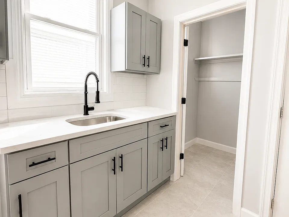 29 Baldwin Ave #2B
