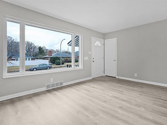 4th image of 5957 Vivian Ave