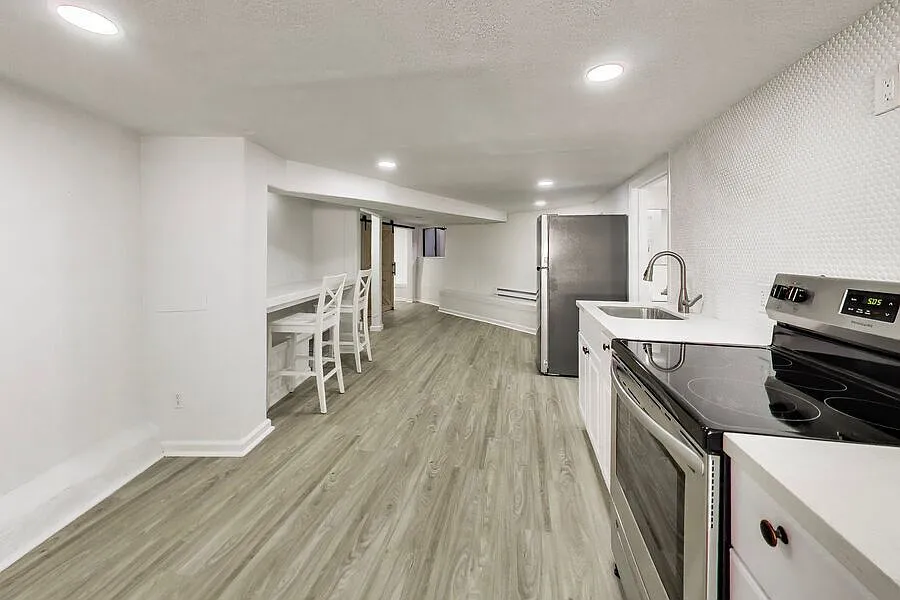 Charming 2BR in Elmwood | Renovated Interior | Near Berkeley & Rockridge — Photo 2