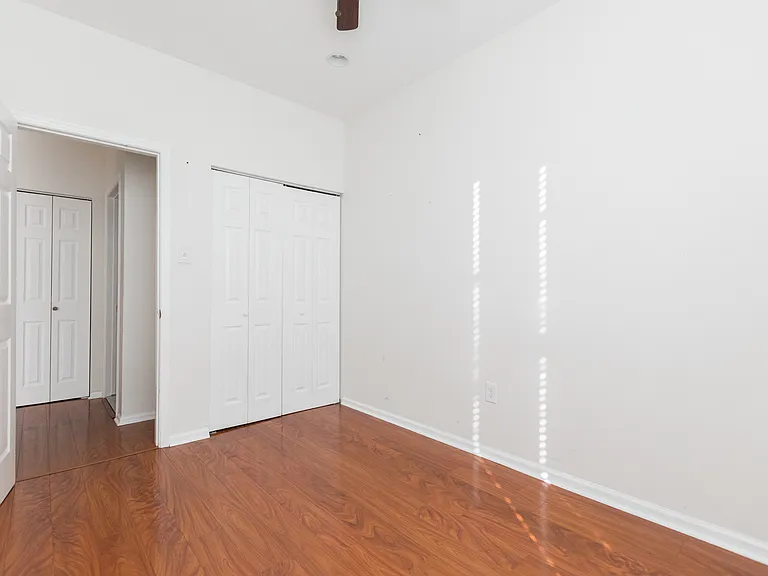 Chandler Apartments — Photo 5